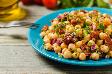 Chickpeas salad with onion and dried tomatoes.