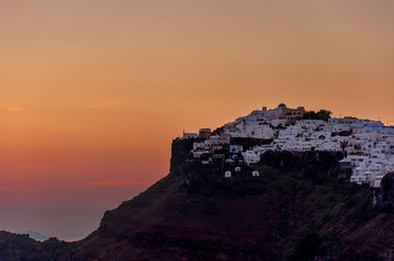 Fototapeta na wymiar Beautiful sunset on the island of Santorini, Greece. View of Imerovigli village.