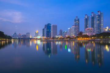 Obraz na płótnie Canvas Bangkok cityscape at blue hour with the park and many building view on skyscraper.