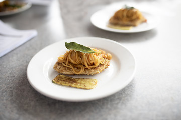Assiette culinaire - Présentation de spaghettis