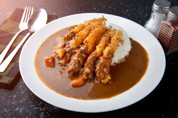 Rice with deep fried shrimp and curry.