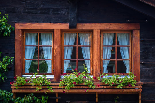 Fototapeta Detail of a swiss window in Zermatt