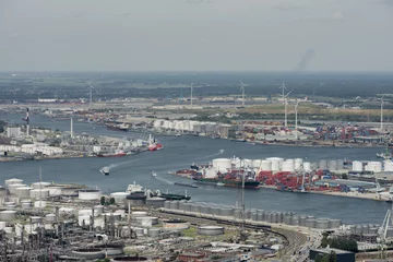 Foto op Canvas Luchtfoto van de Schelde die door de haven van Antwerpen loopt © Sebastian