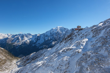 Fototapeta na wymiar Chalet alpino