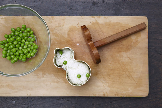 Peas and rice in traditional Japanese mould