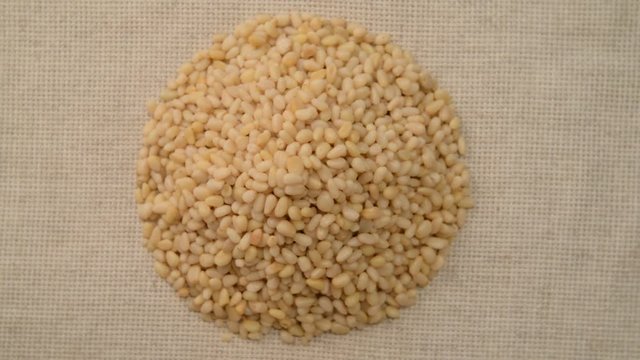 The nut cedrine rotates on the turntable.