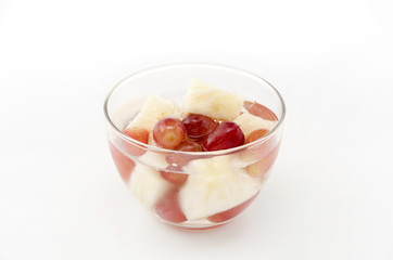 デザート　赤ぶどうとパイナップルのシロップ漬け