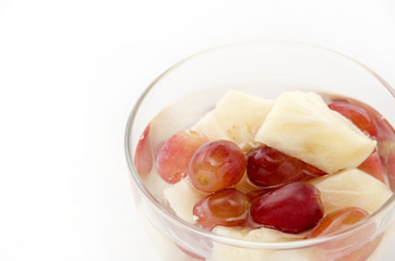 デザート　赤ぶどうとパイナップルのシロップ漬け