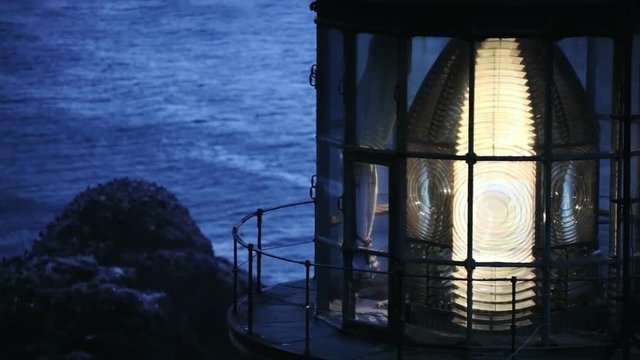 Close up of the lens lit up and rotating in Heceta Head Lighthouse, includes high quality audio. 