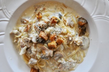Spaghetti Carbonara in white plate