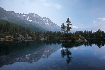 Fototapeta na wymiar Märchenhafter Lagh da Saoseo, Graubünden