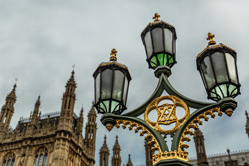 Obraz premium Close-up of a typical street lamp in front of the Palace of Westminster, UK