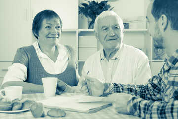 Elderly couple and social employee
