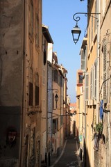 Fototapeta na wymiar Ursprüngliches Marseille: Gasse im Panier-Viertel