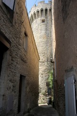 Fototapeta na wymiar Gordes, classé plus beau village de France en Provence dans le Vaucluse