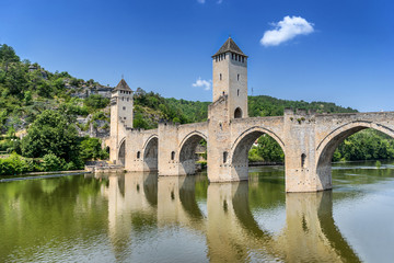 Pont Valentre across the Lot river in Cahors - obrazy, fototapety, plakaty