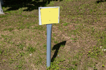 Homemade direction pointer without signs and symbols
