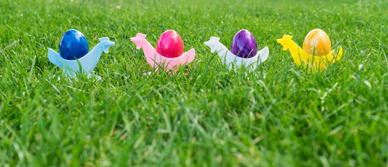 Easter eggs / Colorful Easter eggs in the egg cup