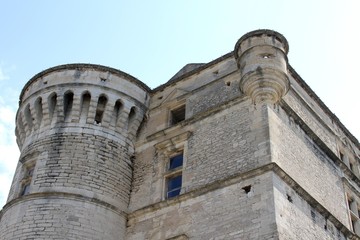 Gordes,class&eacute; plus beau village de France en Provence dans le Vaucluse