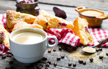 Kawa z pysznym domowym ciastem