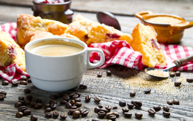 Kawa z pysznym domowym ciastem