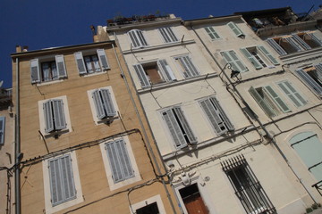 Fototapeta na wymiar Marseille: typische Häuserzeile im Panier-Viertel