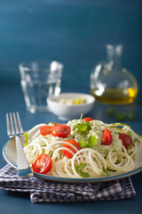 spiralized courgette salad with avocado dressing, healthy vegan meal