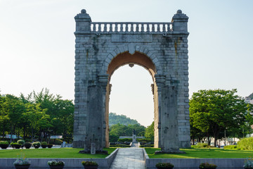 Fototapeta na wymiar 한국 서대문 독립공원에 있는 독립문