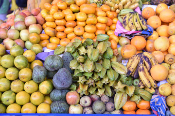 Etal de fruits au marché indien à Arequipa au Pérou