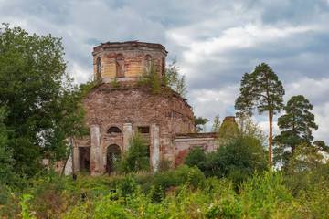 Fototapeta premium Ruined Church of the Holy virgin (1825-1836) at the village Korotsko. Russia, Novgorod oblast