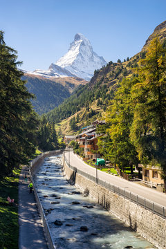 Zermatt mit Blick auf das Matterhorn in den Schweizer Alpen