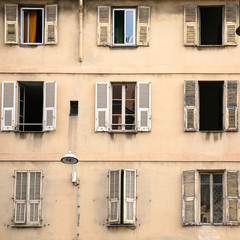 Fototapeta na wymiar facade of residential house in Nice city