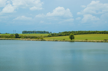 Дождь над озером