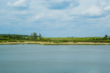 Дождь над озером