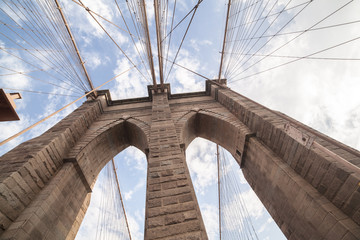 Brooklyn Bridge: tower arches & suspension cables
