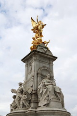 Fototapeta na wymiar Queen Victoria Monument London