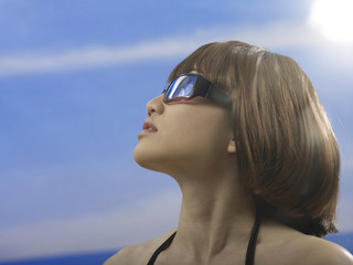 woman with sunglasses at the beach