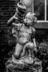 Fototapeta na wymiar boy statue with blow horn
