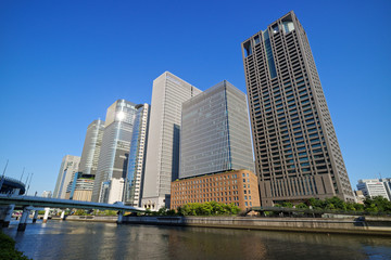 フェスティバルタワーウエストと大阪中之島のビル群