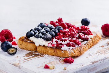Toast with cream cheese and berries