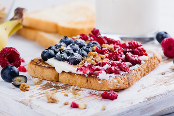 Toast with cream cheese and berries