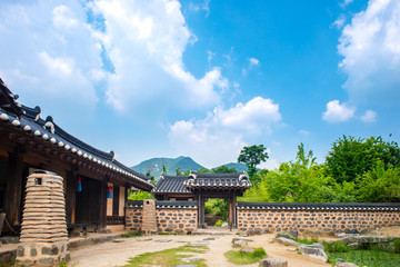 한국 아산시 외암민속마을의 전통 한옥