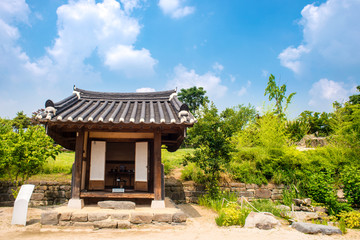 아산시 외암민속마을에 있는 조상의 신을 모시는 사당(family shrine)