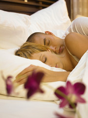 Obraz na płótnie Canvas Man and woman sleeping in bed