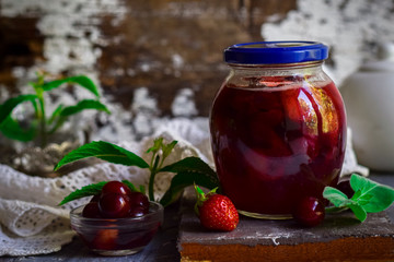 Jam from strawberry and sweet cherry