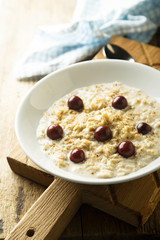 Porridge with brown sugar an cherries