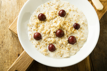 Porridge with brown sugar an cherries