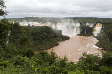 Fototapeta na wymiar iguazu falls veiw from brazil