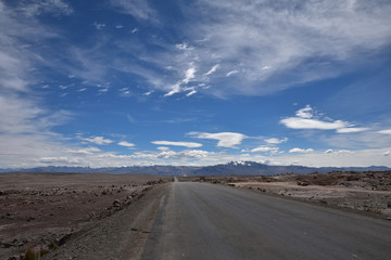 Fototapeta na wymiar Route de l'altiplano andin à Patapampa au Pérou
