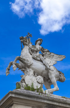 Statue Mercure monte sur Pegase in Tuileries Garden in Paris
